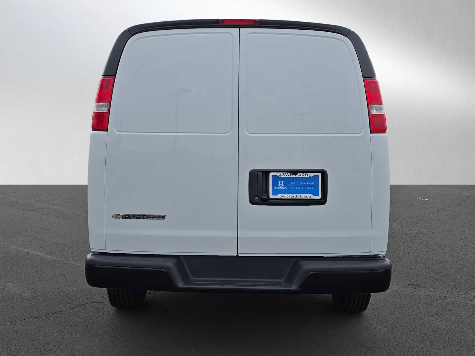Used 2025 Chevrolet Express 2500 Extended w/ Driver Convenience Package RWD image 4
