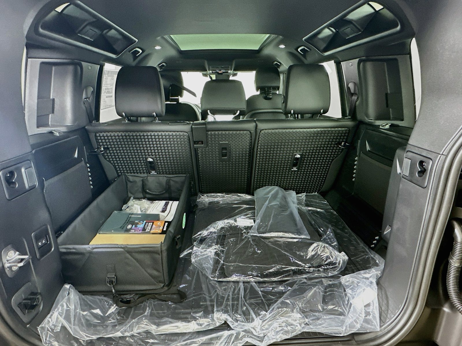 New 2026 Land Rover Defender 110 X-Dynamic SE AWD/4WD image 41