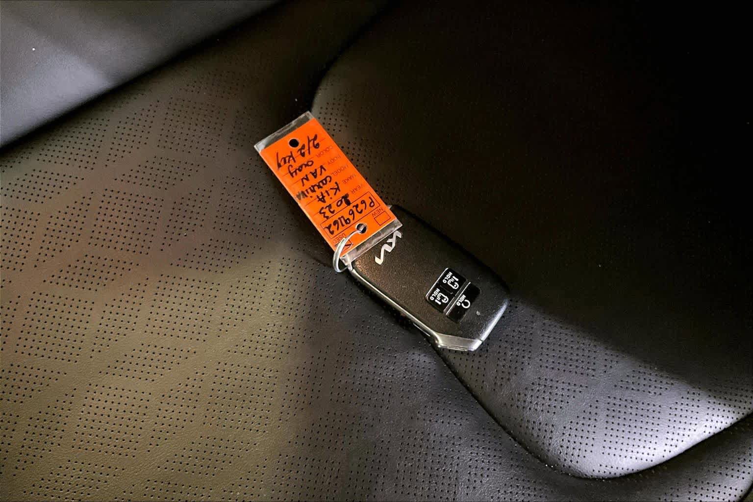 Used 2023 Kia Carnival LX FWD image 15