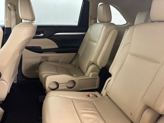 Used 2016 Toyota Highlander XLE AWD/4WD image 13