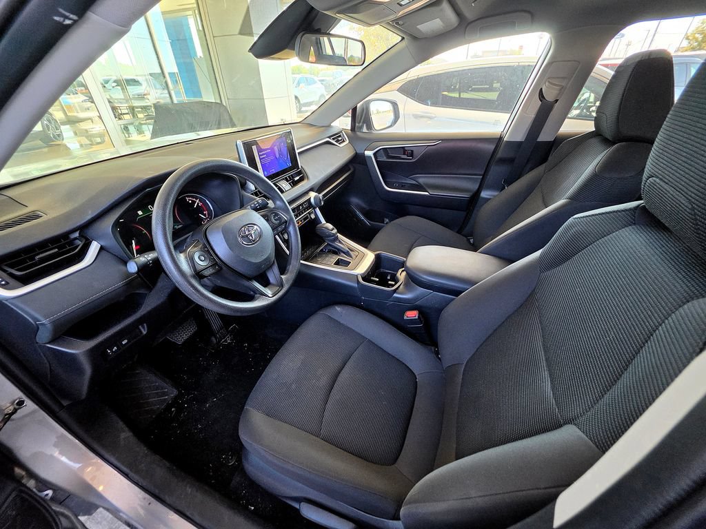 Used 2025 Toyota RAV4 LE AWD/4WD image 11