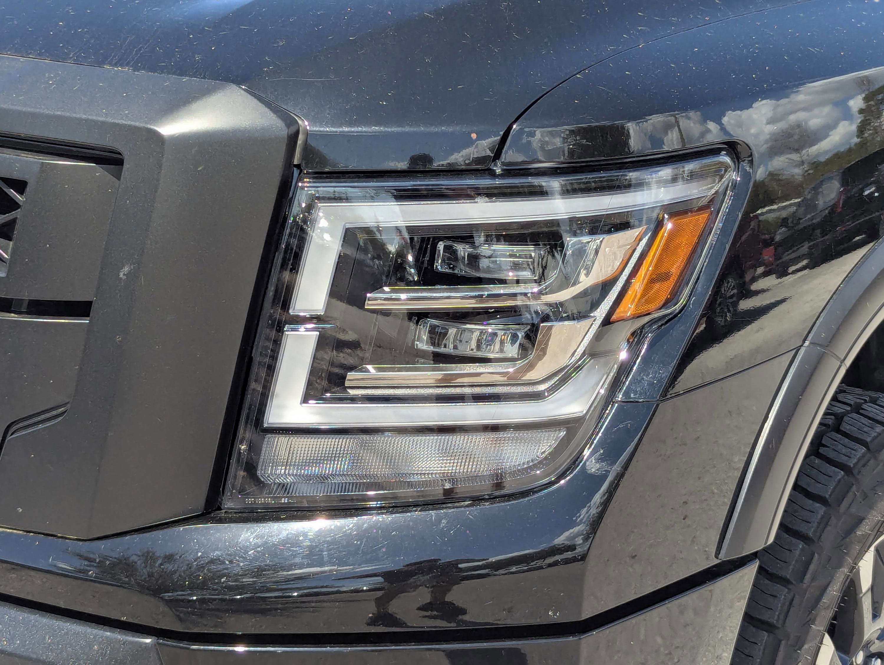 Used 2024 Nissan Titan PRO-4X w/ Pro-4x Convenience Package image 15