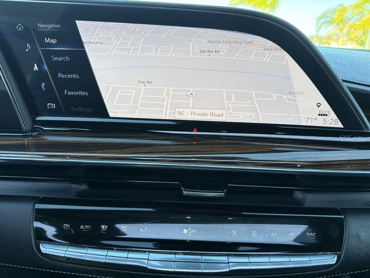 Used 2021 Cadillac Escalade Premium Luxury RWD image 36