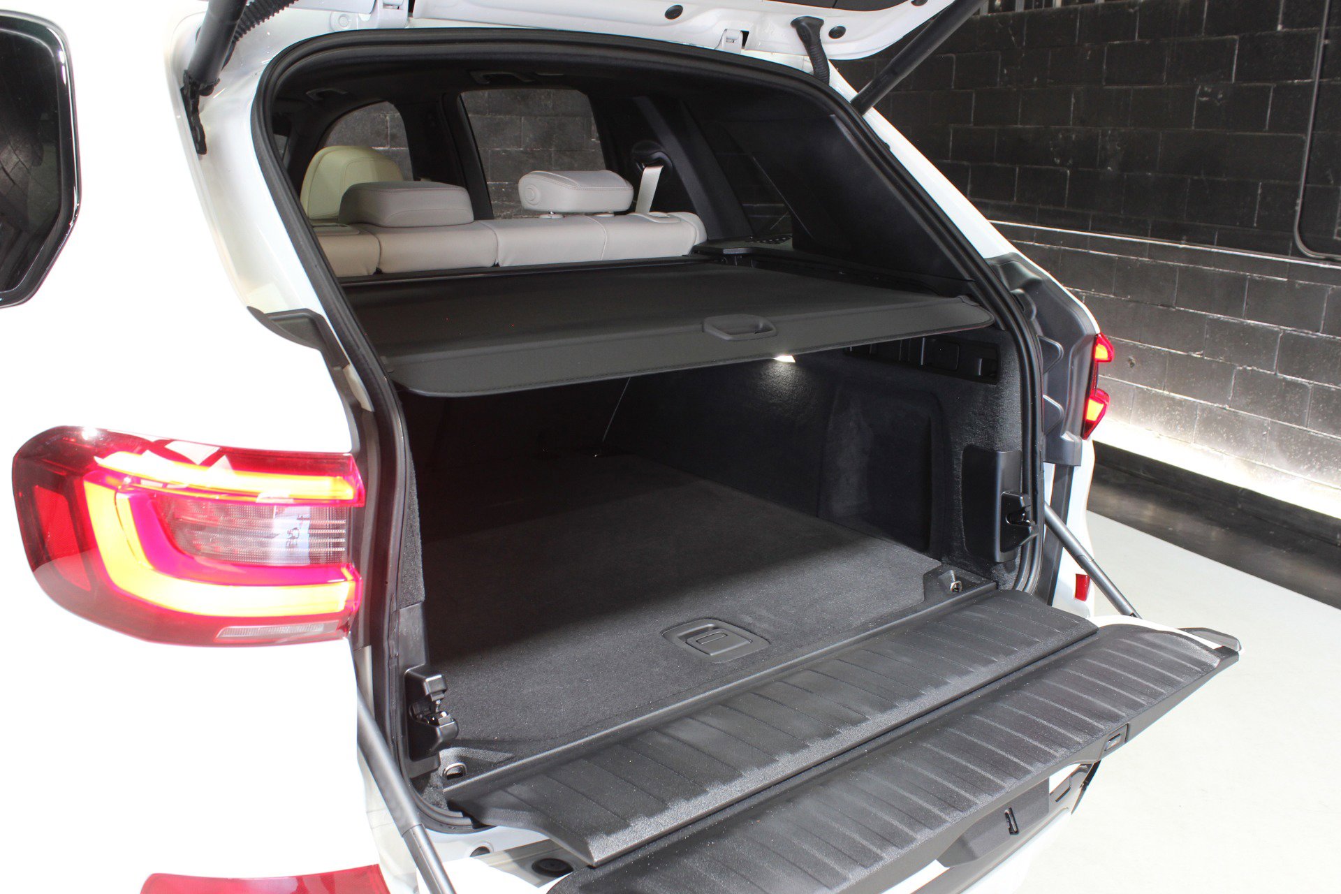 Used 2021 BMW X5 sDrive40i w/ M Sport Package image 68