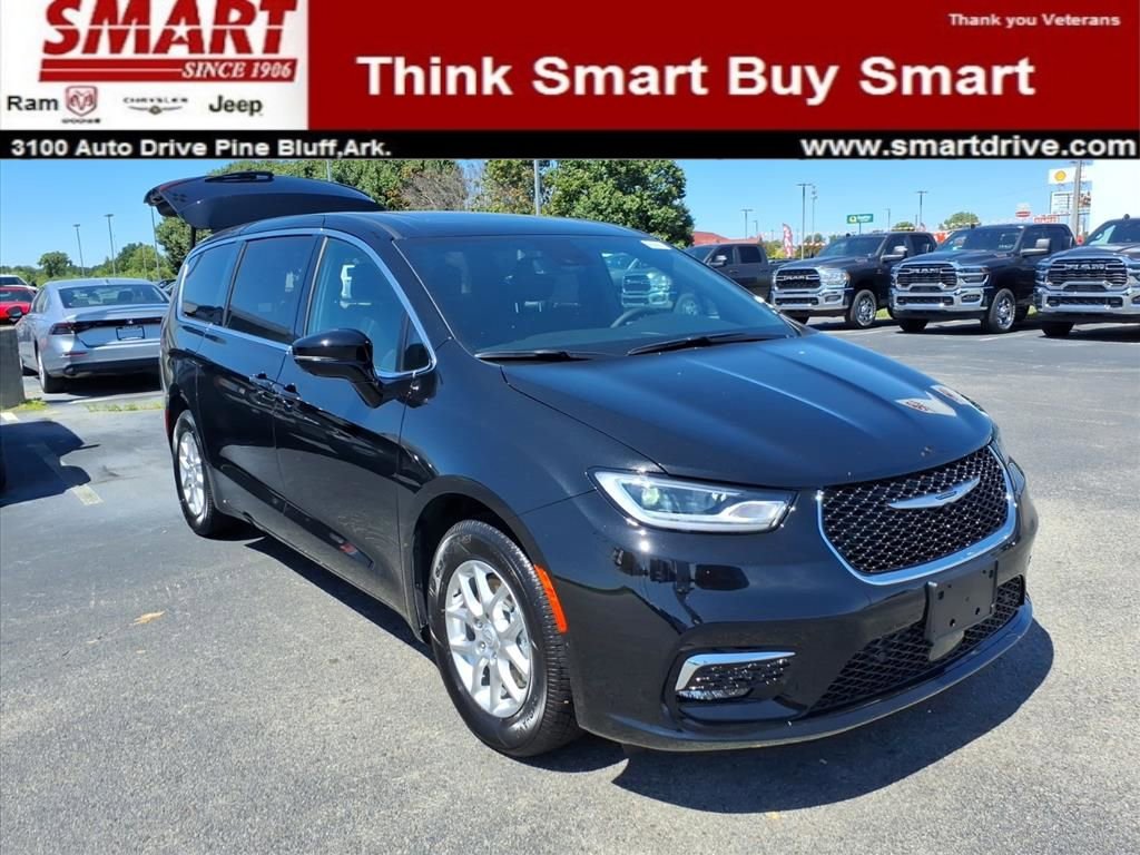 New 2026 Chrysler Pacifica Select image 1