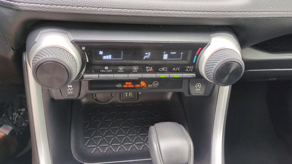 Used 2024 Toyota RAV4 LE image 27