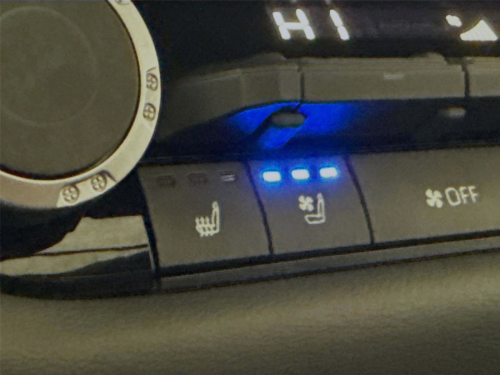 Used 2024 Toyota Tundra Platinum AWD/4WD image 35