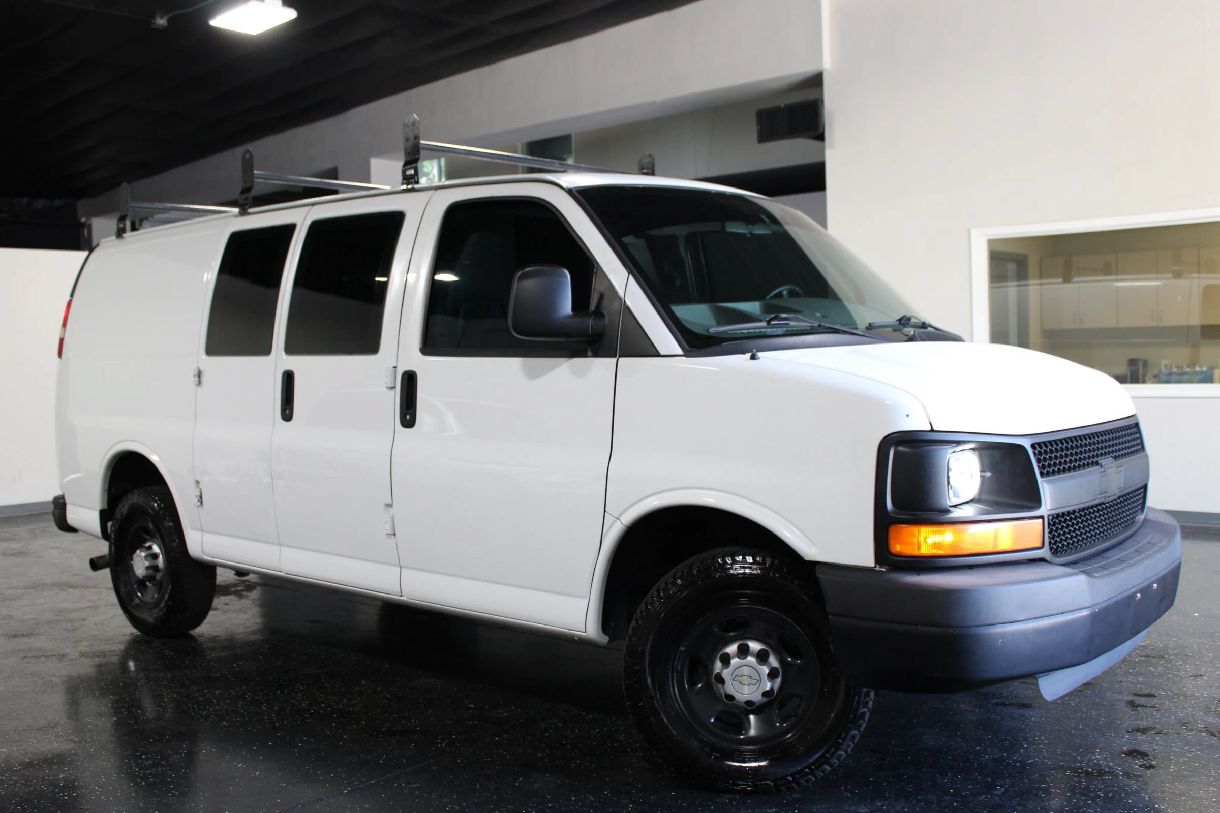Used 2011 Chevrolet Express 2500 RWD image 1