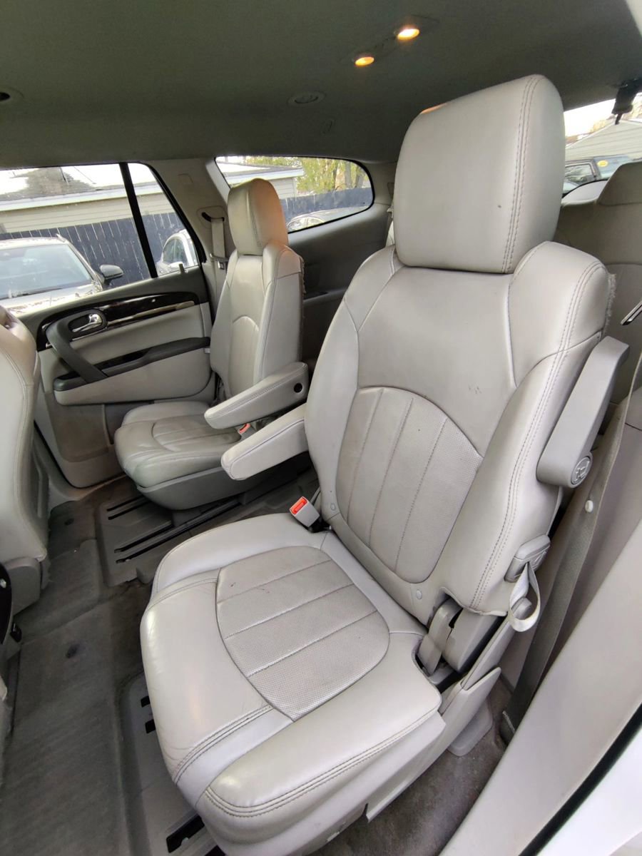 Used 2016 Buick Enclave Leather image 10