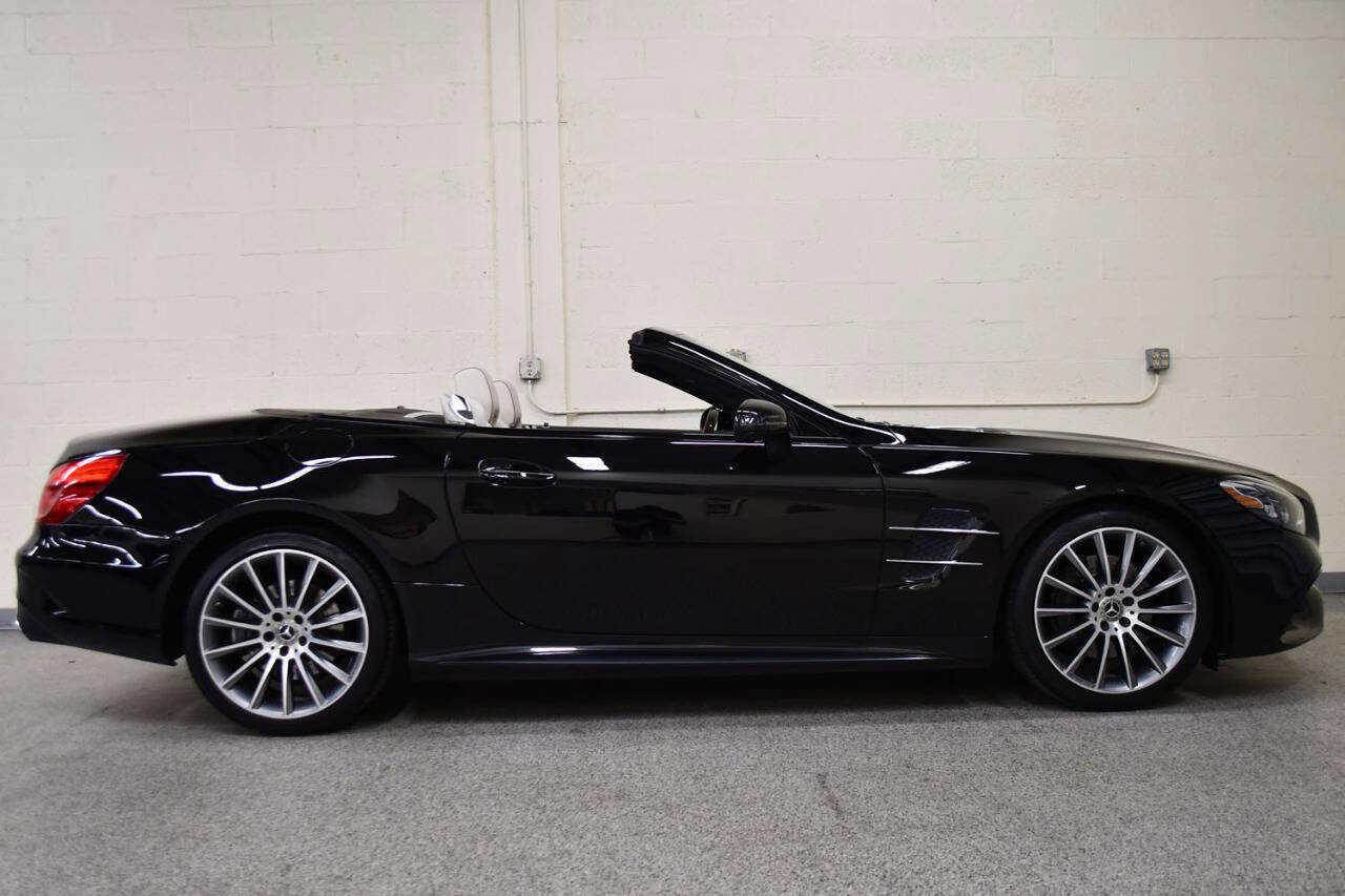Used 2019 Mercedes-Benz SL 550 image 4