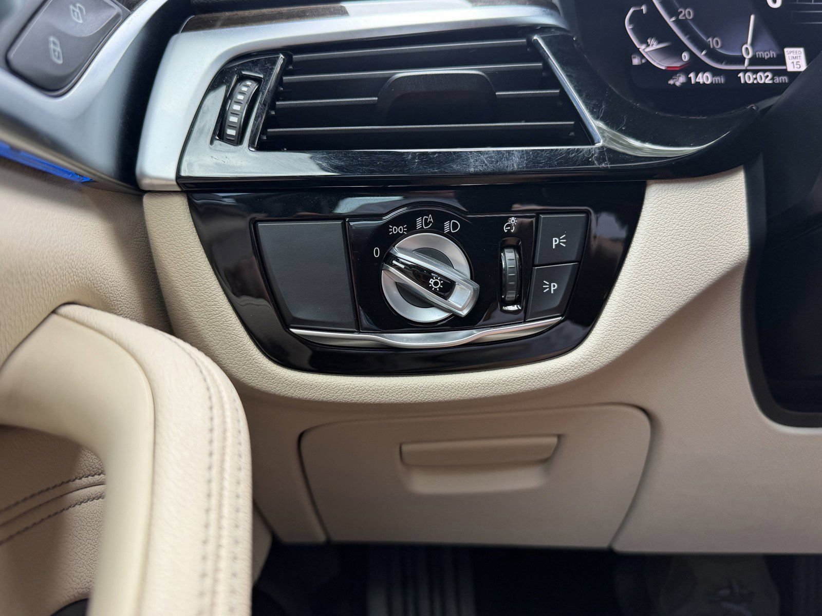Certified 2023 BMW 530e w/ Premium Package RWD image 29