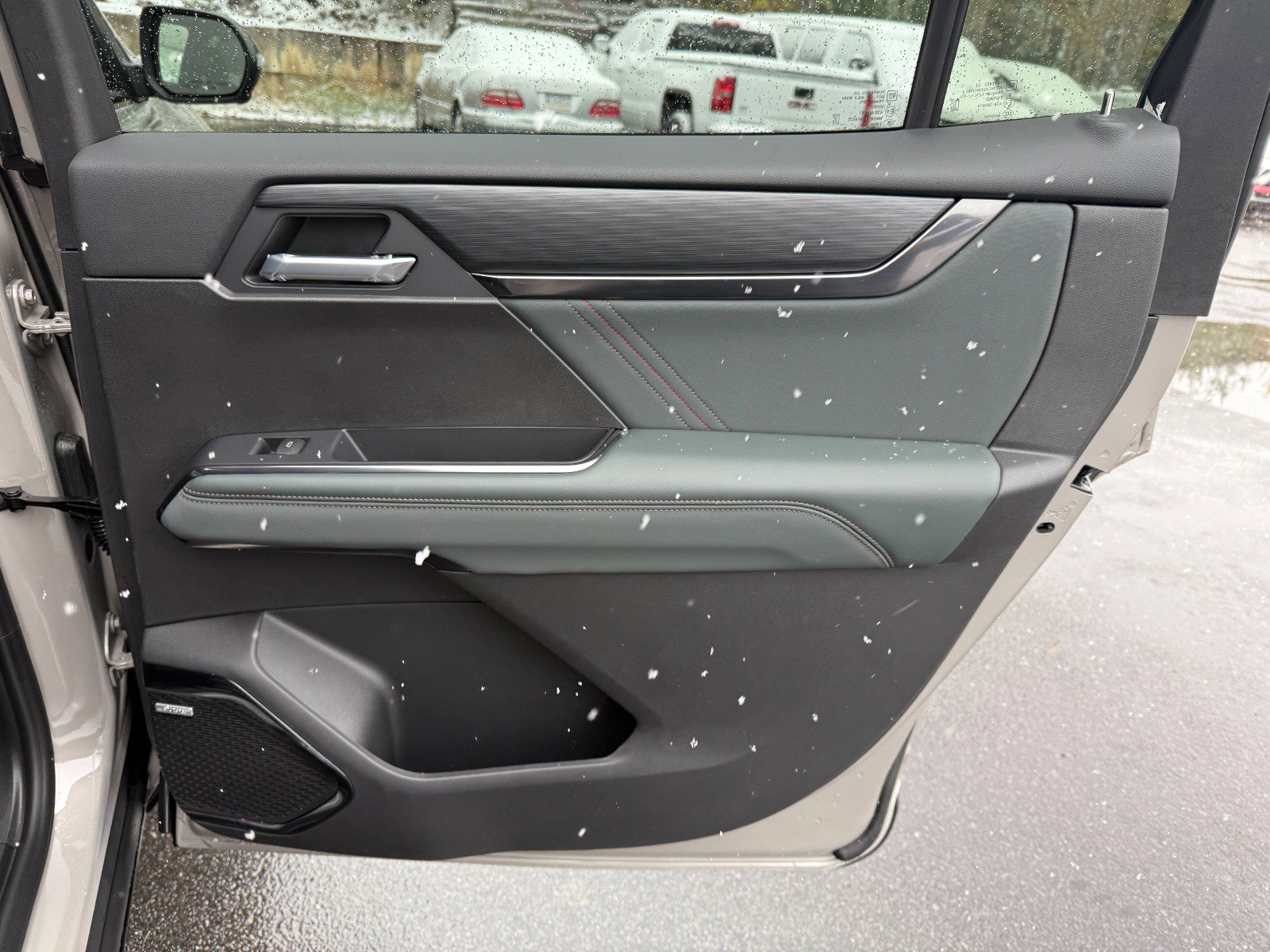 New 2026 GMC Acadia AT4 w/ LPO, Floor Liner Package image 22