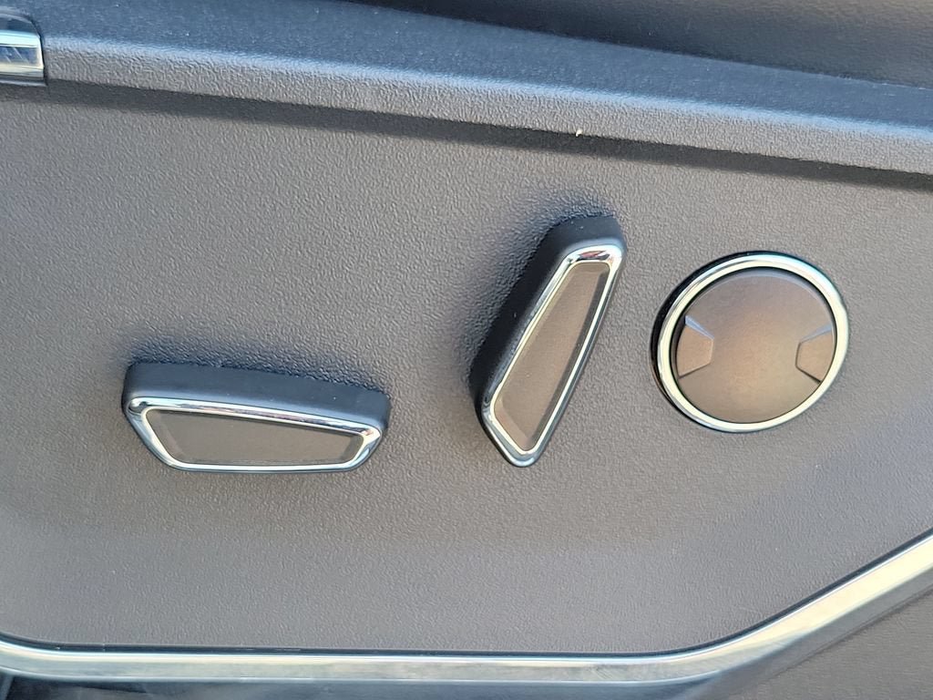 Used 2023 Ford F150 Lightning Platinum AWD/4WD image 23