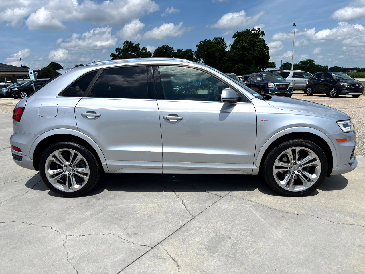 Used 2018 Audi Q3 2.0T Premium Plus w/ Premium Plus Package image 3