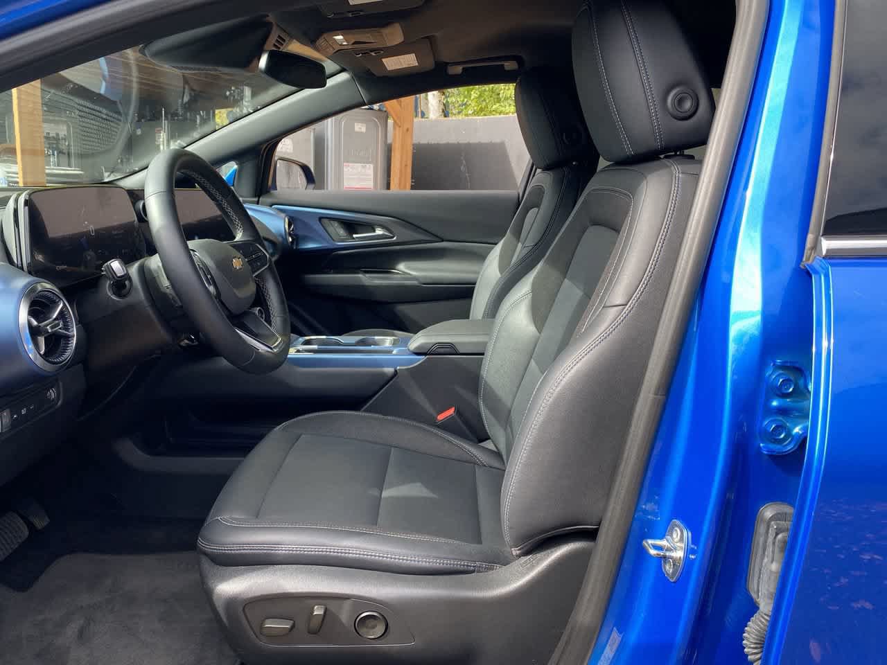 Used 2024 Chevrolet Equinox EV LT AWD/4WD image 13