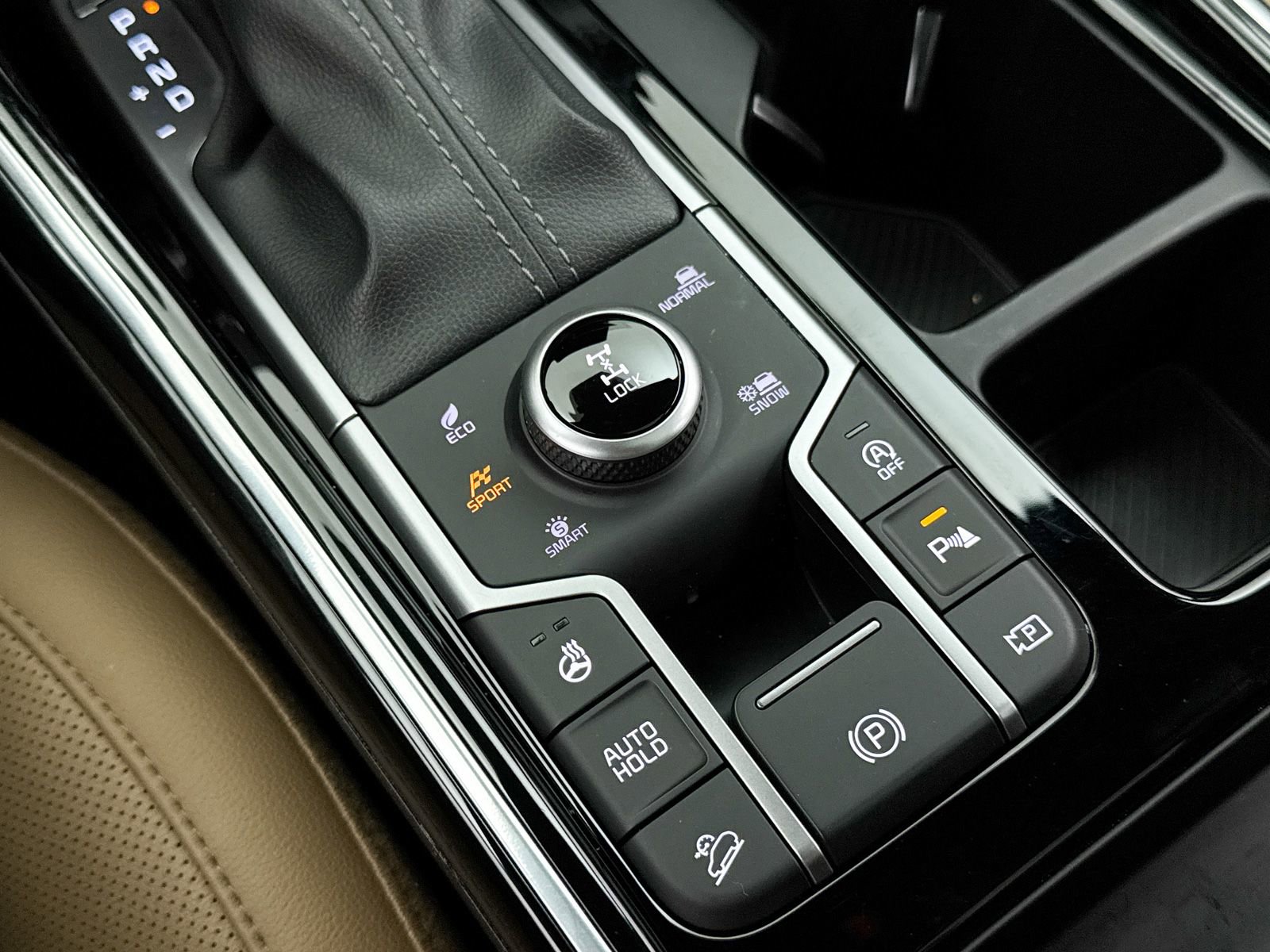 Certified 2024 Kia Sorento SX Prestige w/ Olive Brown Leather Package AWD/4WD image 11