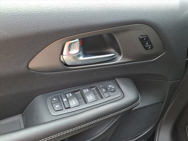 New 2027 Chrysler Pacifica Limited FWD image 18