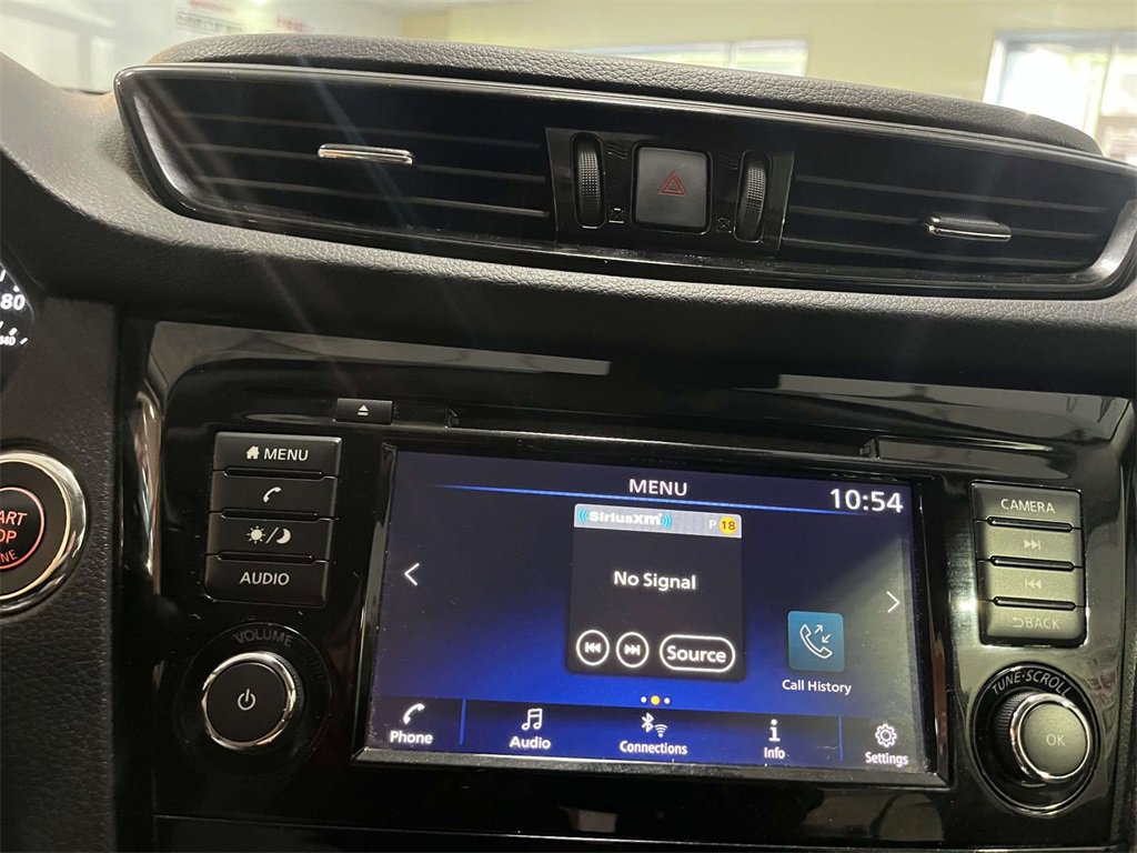 Used 2022 Nissan Rogue Sport SV w/ Technology Package image 17