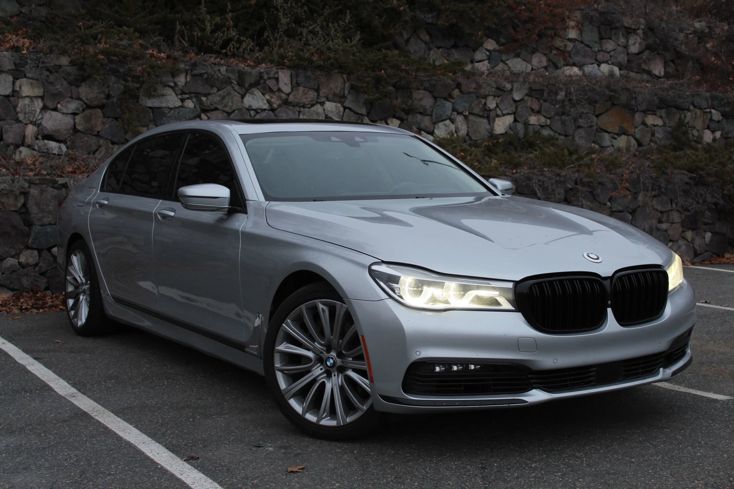 Used 2016 BMW 750i xDrive image 4
