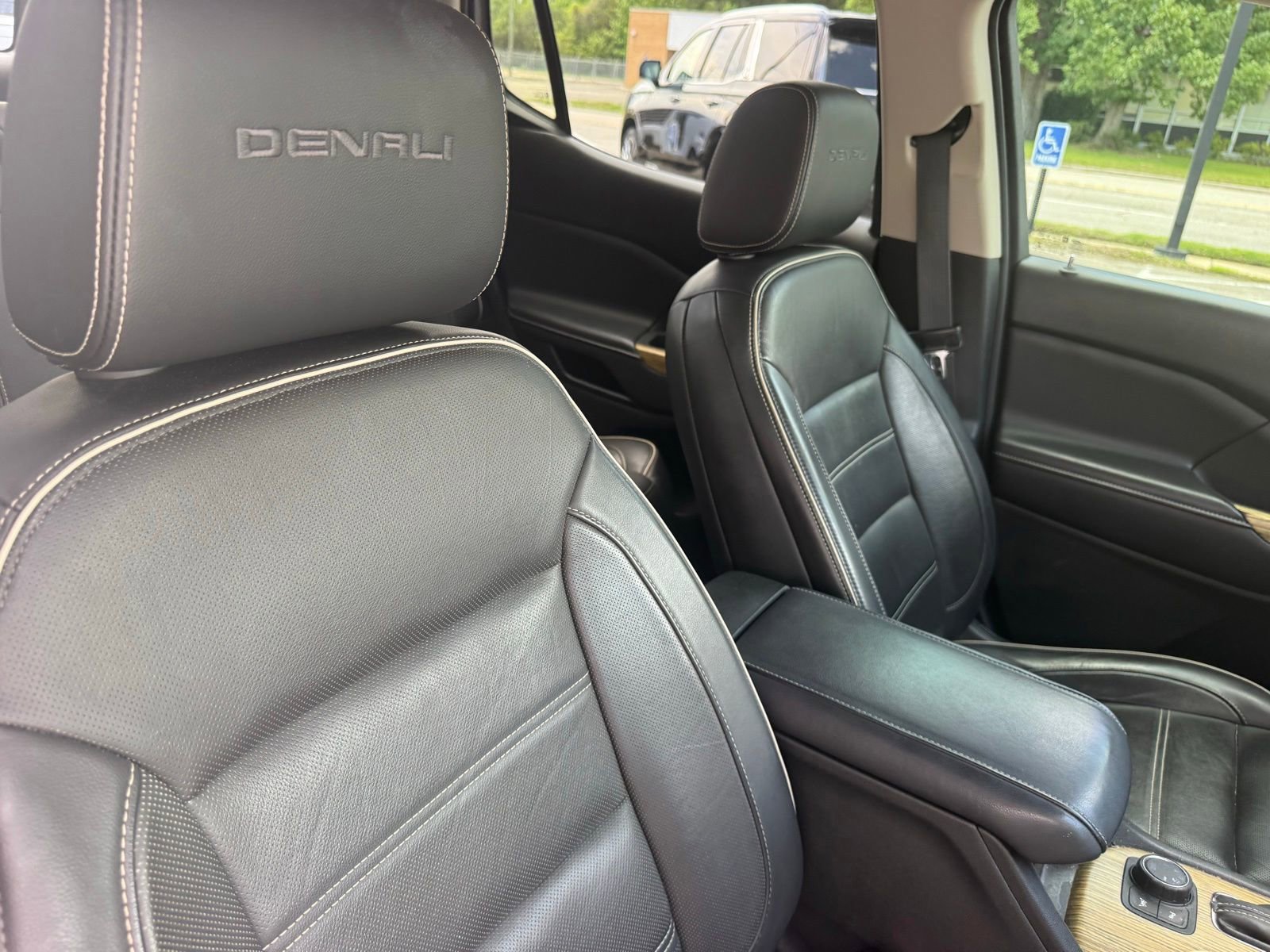 Used 2018 GMC Acadia Denali w/ Technology Package AWD/4WD image 26