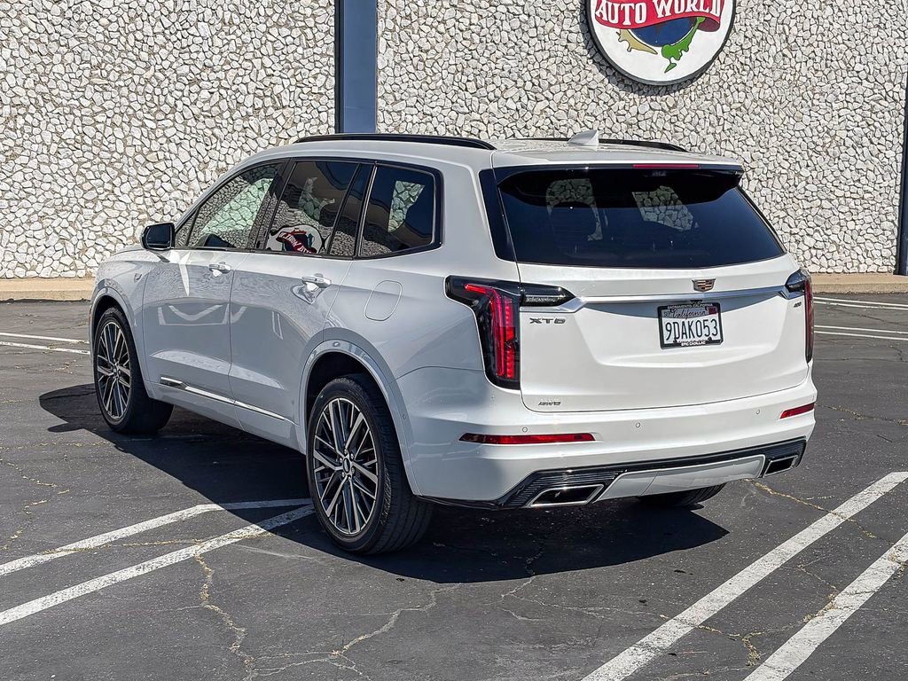 Used 2022 Cadillac XT6 Sport w/ Technology Package image 2