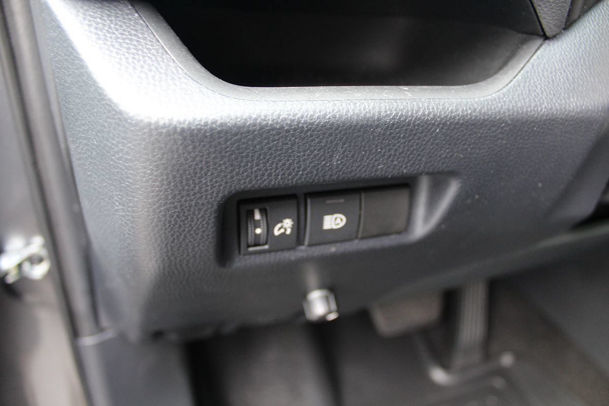 Used 2019 Toyota RAV4 LE w/ Carpet Mat Package FWD image 23