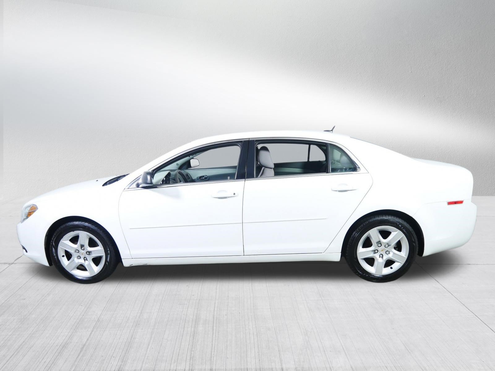 Used 2011 Chevrolet Malibu LS FWD image 4