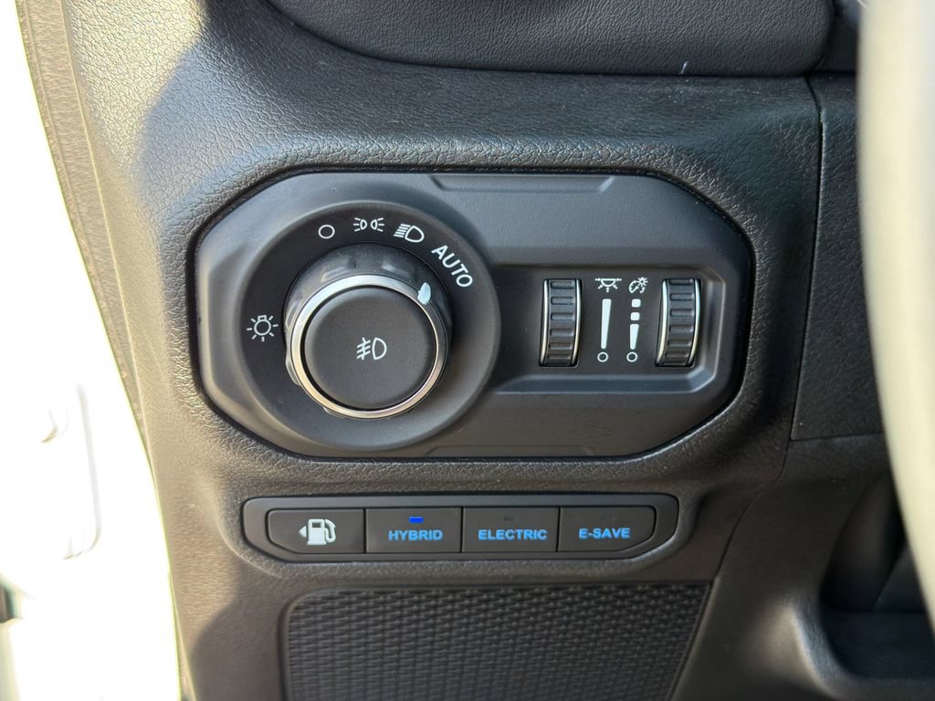Used 2022 Jeep Wrangler Unlimited Sahara w/ Cold Weather Group AWD/4WD image 21