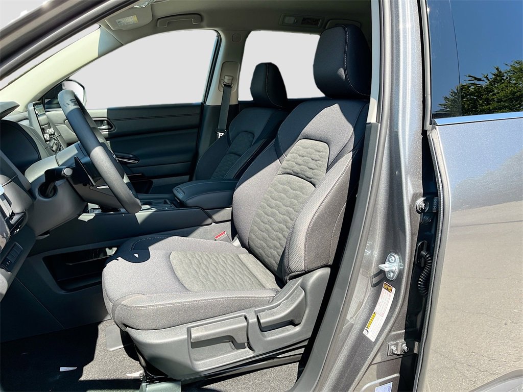 Certified 2025 Nissan Pathfinder S image 18