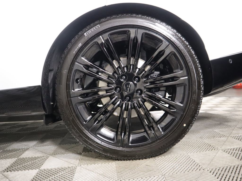 New 2026 Land Rover Range Rover Long Wheelbase SE image 32