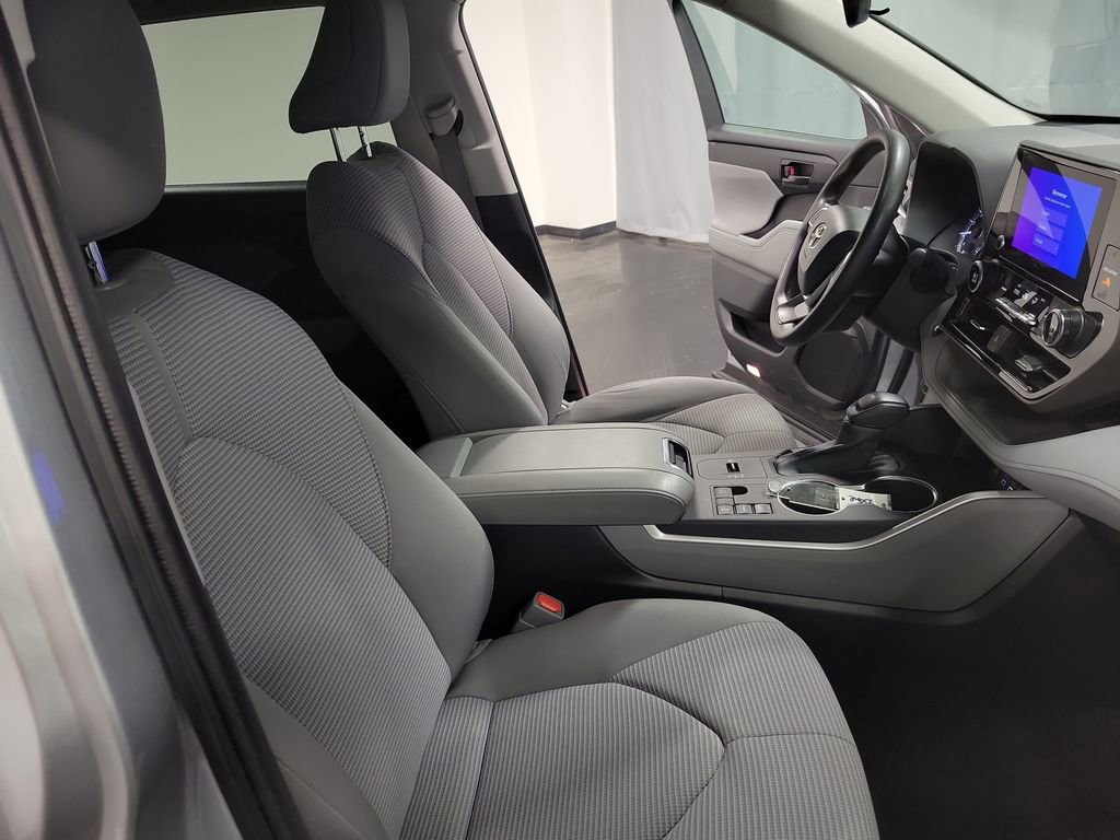 Used 2023 Toyota Highlander L image 23