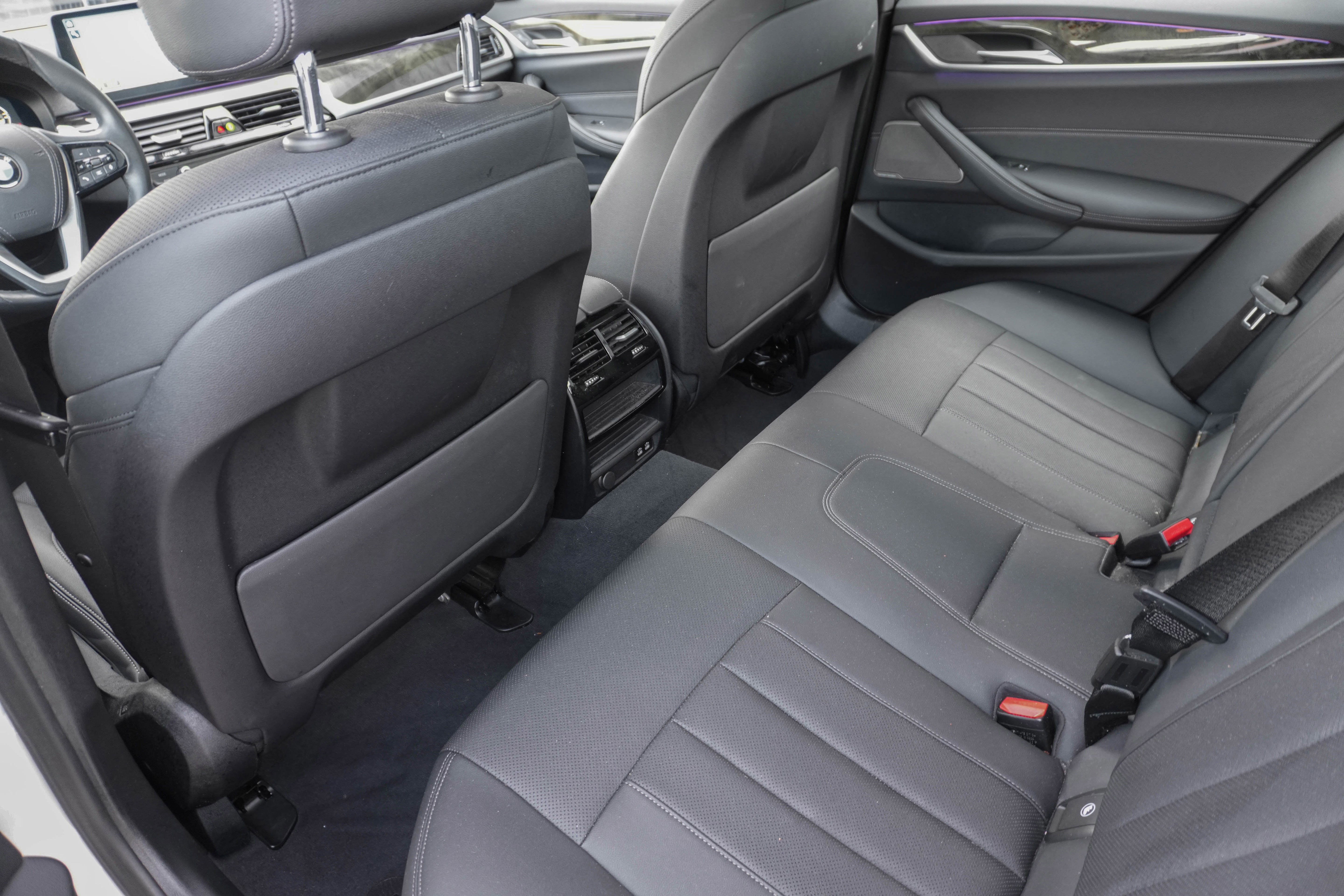 Certified 2023 BMW 530i xDrive w/ Premium Package image 32