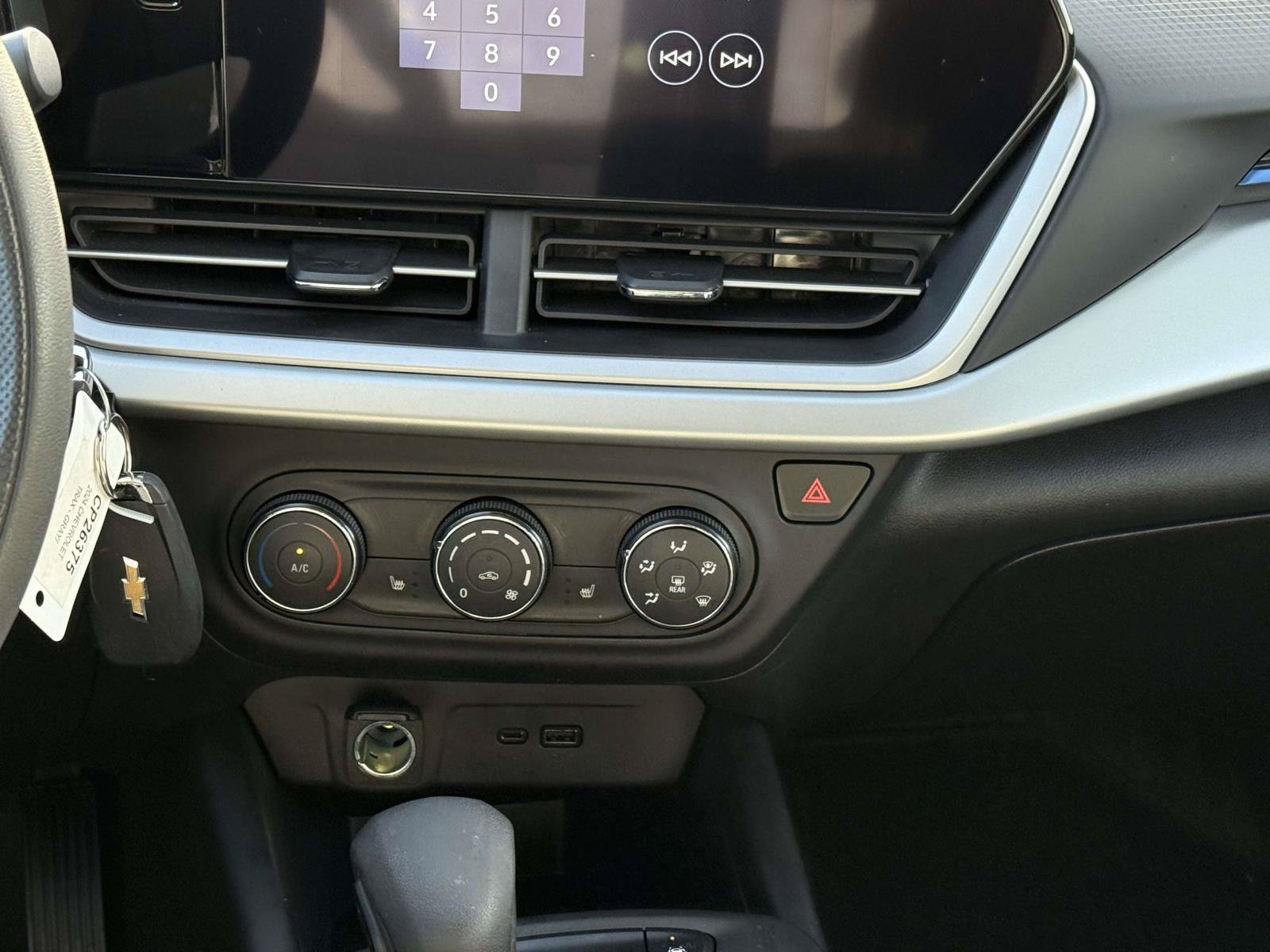 Used 2024 Chevrolet Trax LS w/ LS Convenience Package FWD image 18