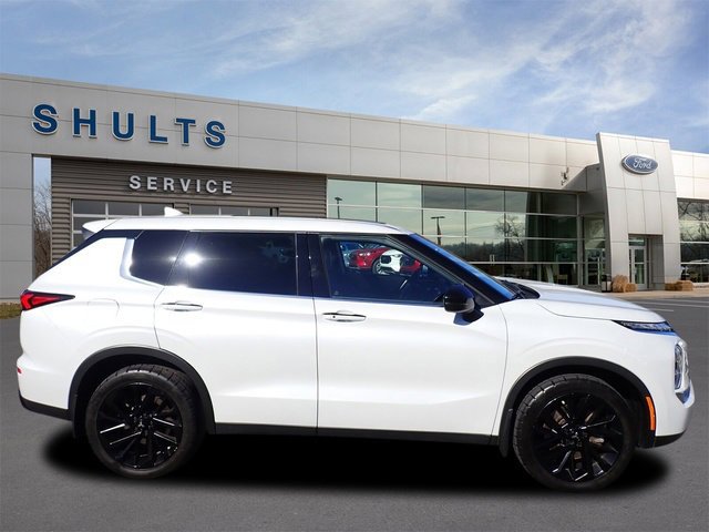 Used 2022 Mitsubishi Outlander SEL Black Edition image 4