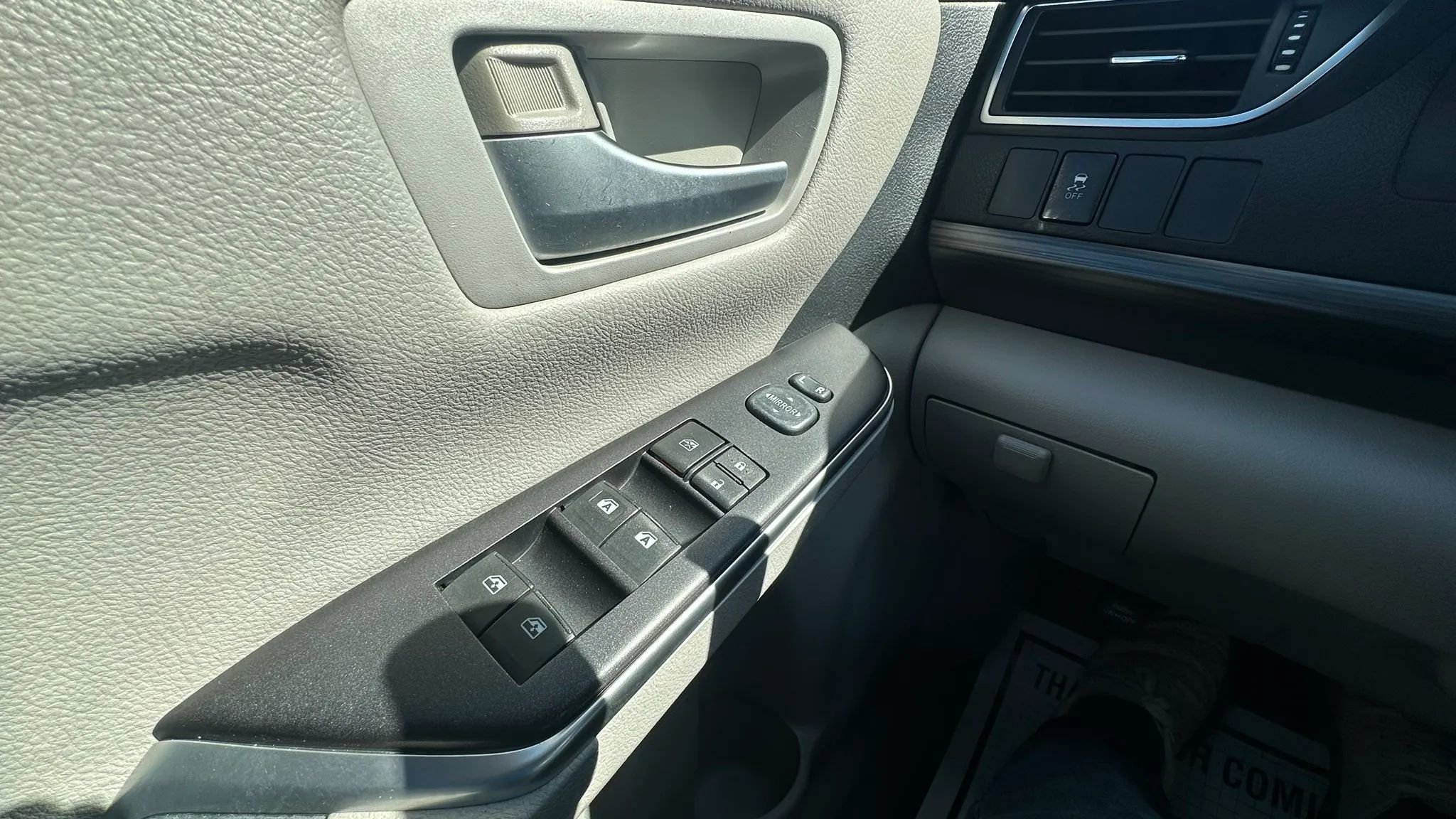 Used 2015 Toyota Camry LE FWD image 11