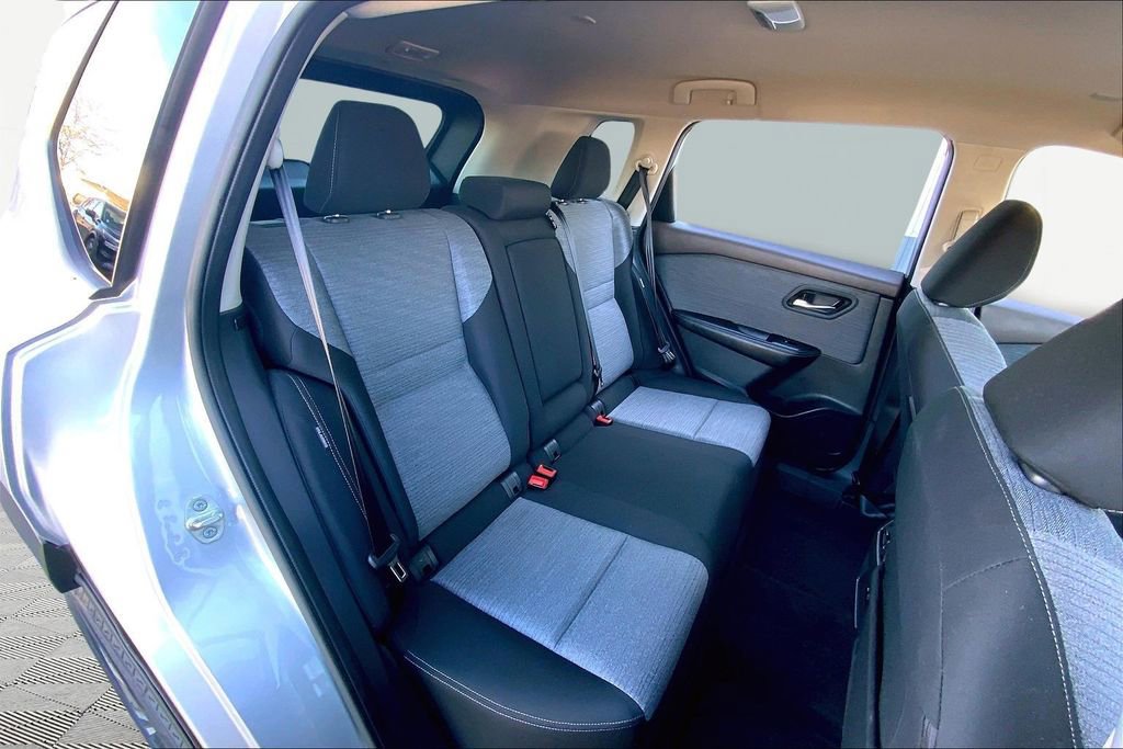 Used 2023 Nissan Rogue SV image 17