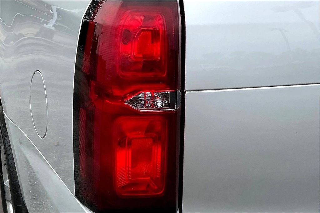 Used 2020 Chevrolet Suburban Premier AWD/4WD image 26