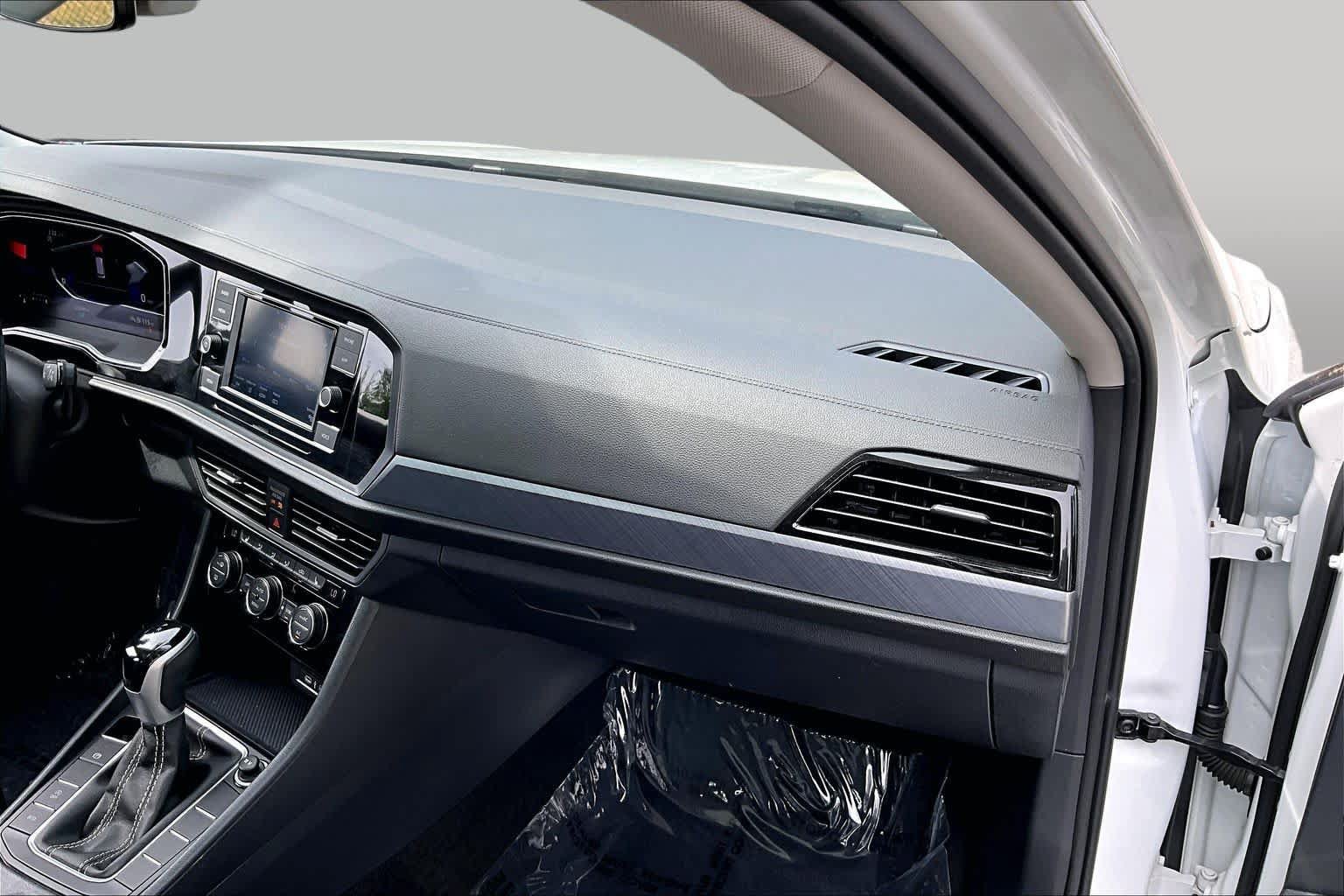 Used 2023 Volkswagen Jetta SE FWD image 19