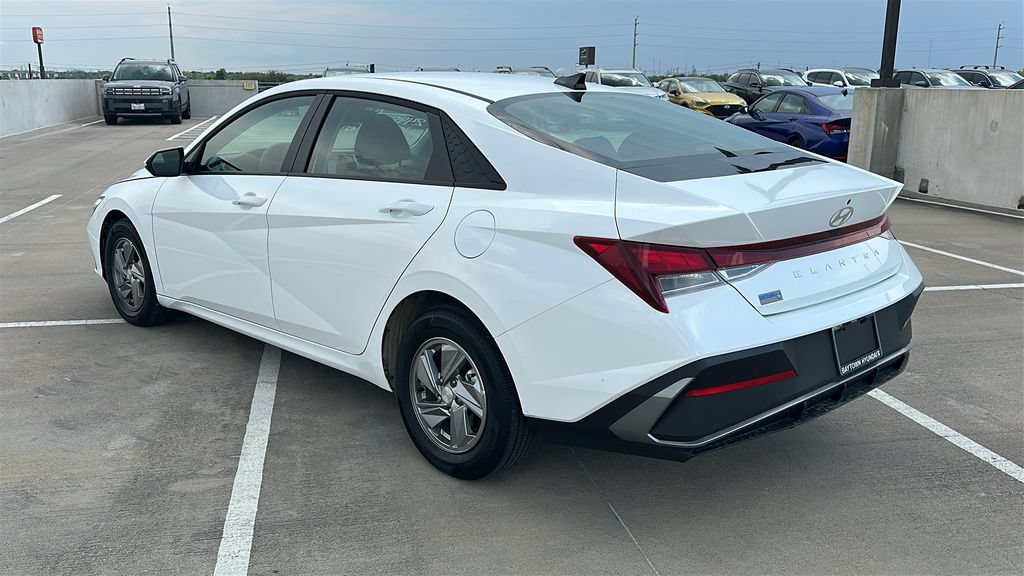 Used 2026 Hyundai Elantra SE FWD image 10