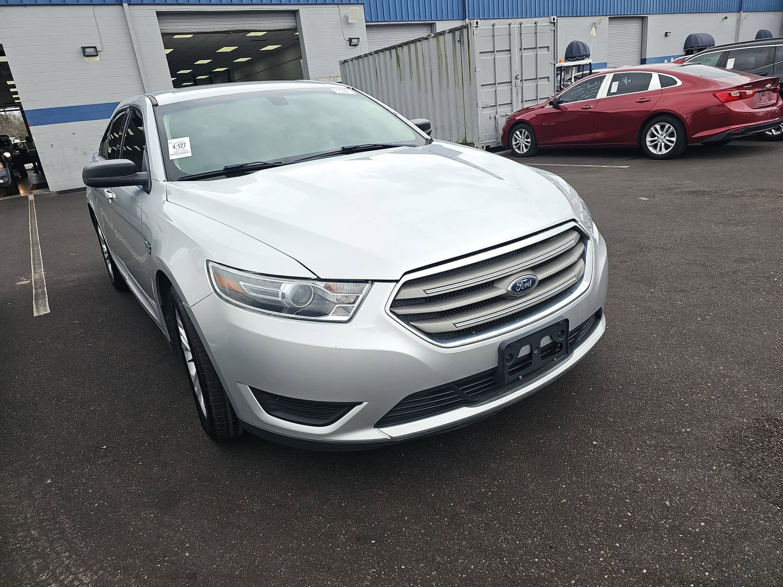 Used 2018 Ford Taurus SE image 2