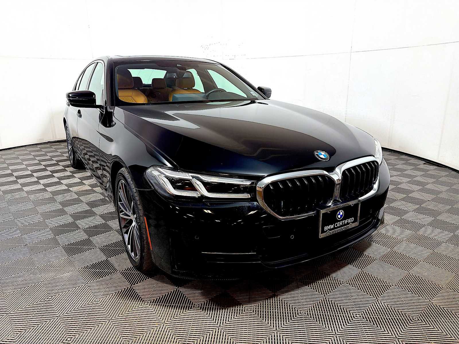 Certified 2023 BMW 530i xDrive w/ Convenience Package image 2