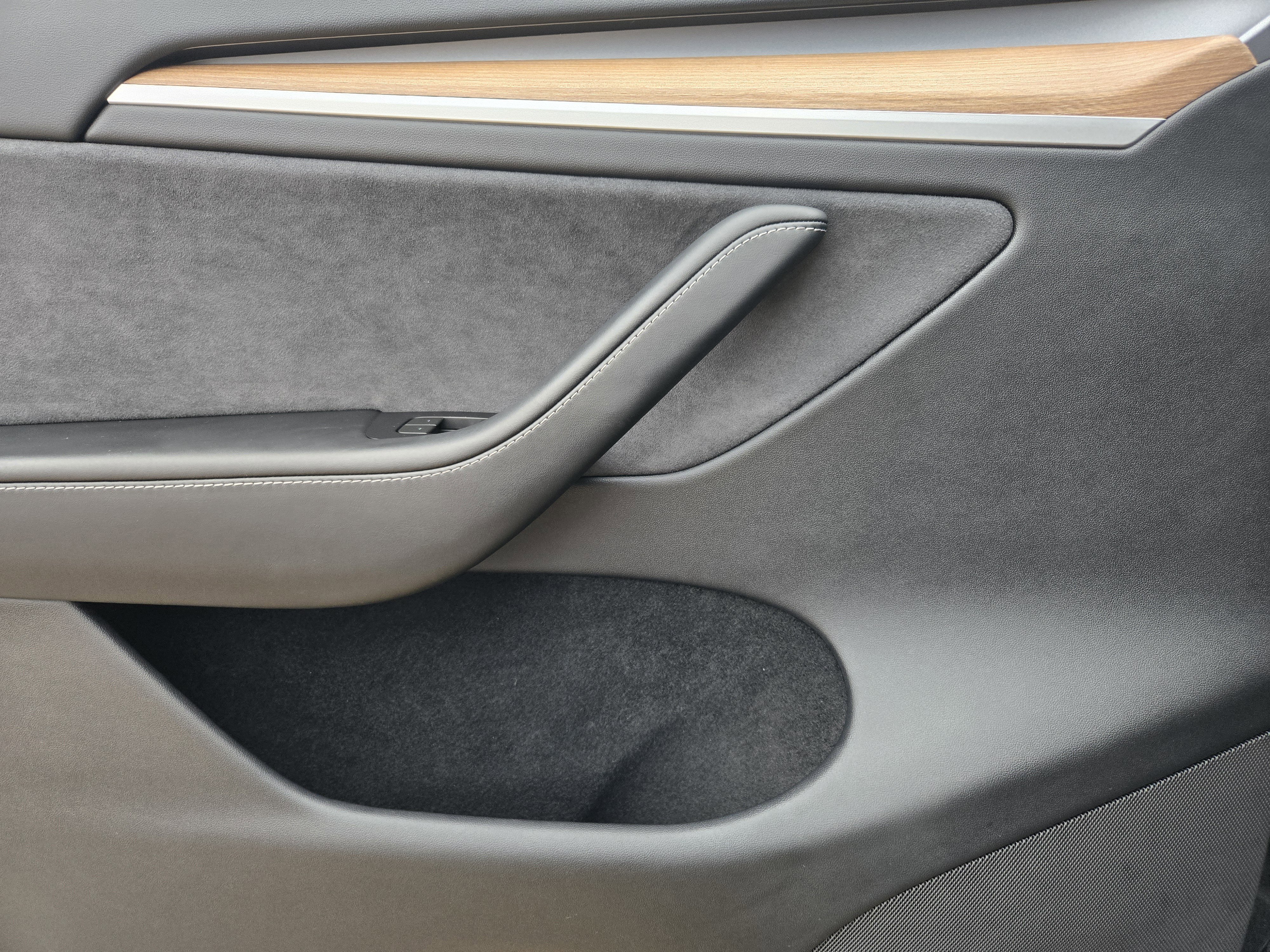 Used 2024 Tesla Model Y Long Range image 17