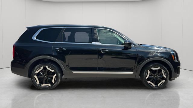 Used 2023 Kia Telluride S w/ S Sunroof Package FWD image 3