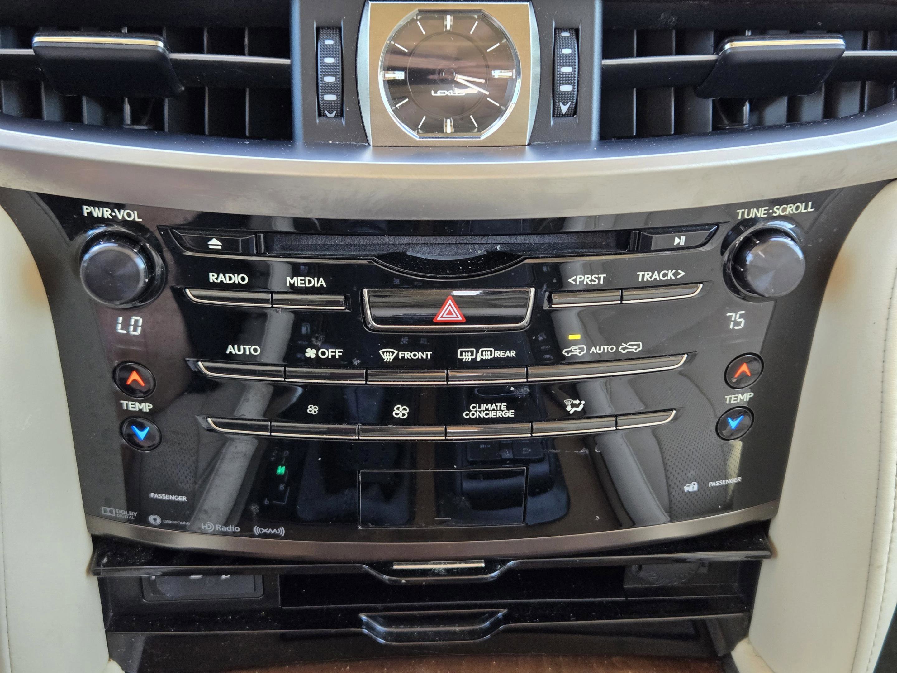 Used 2020 Lexus LX 570 4WD w/ Luxury Package image 26