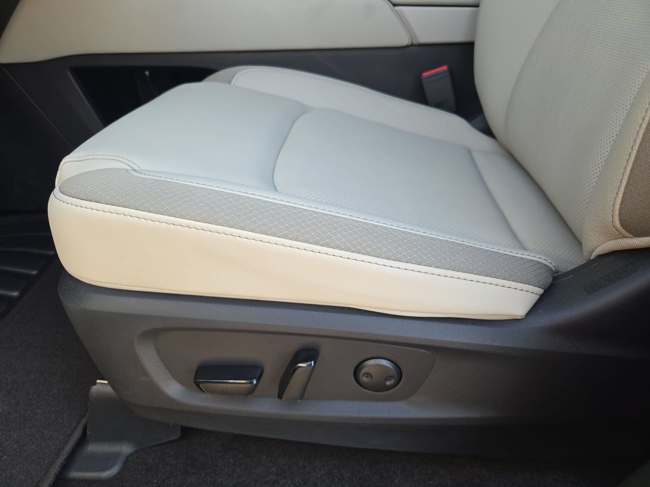 New 2026 Nissan Pathfinder SL FWD image 28