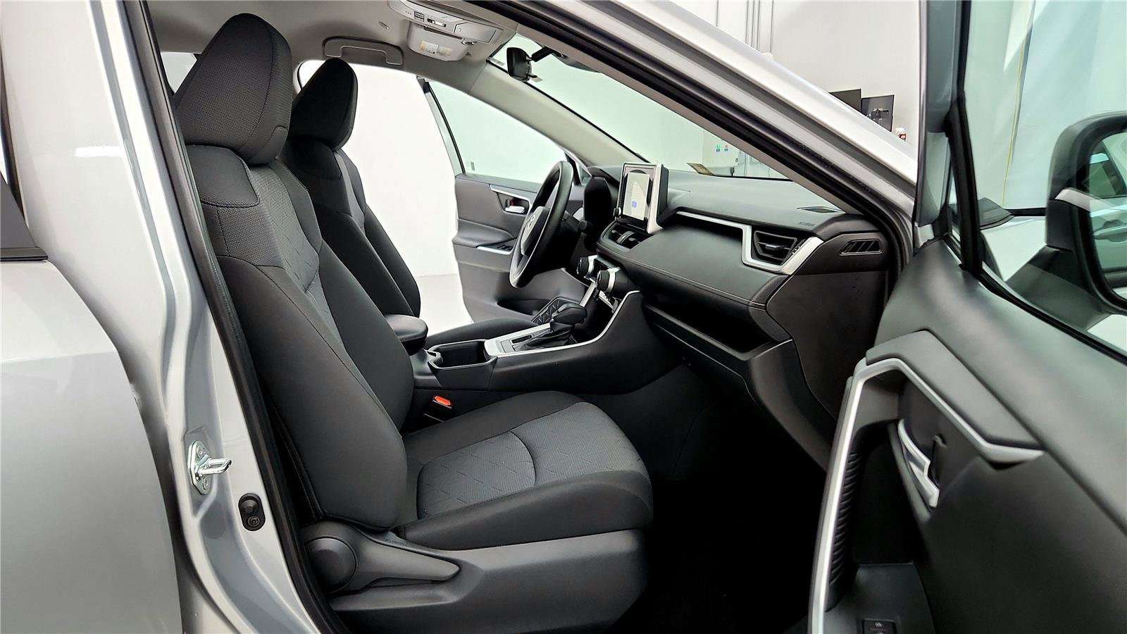 Certified 2025 Toyota RAV4 XLE image 29