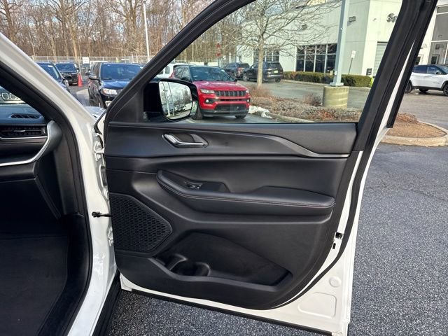 Certified 2024 Jeep Grand Cherokee Altitude image 34