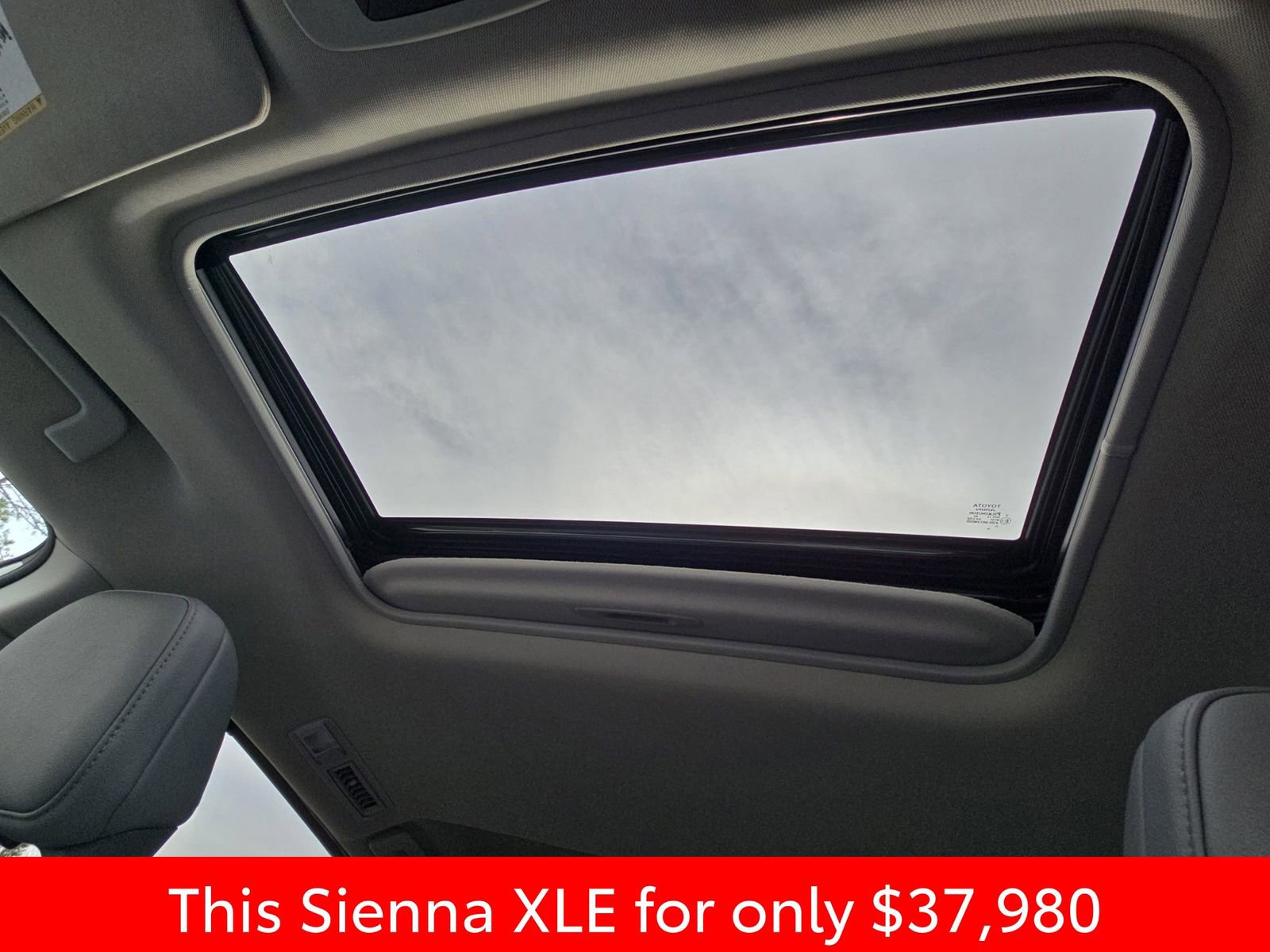 Used 2024 Toyota Sienna XLE image 40