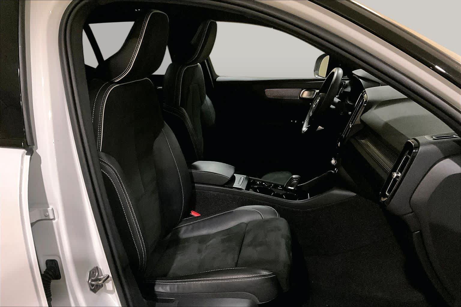 Used 2021 Volvo XC40 T5 R-Design w/ Advanced Package AWD/4WD image 7