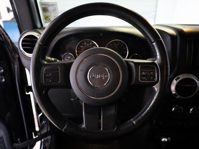 Used 2015 Jeep Wrangler Unlimited Rubicon w/ Max Tow Package image 8